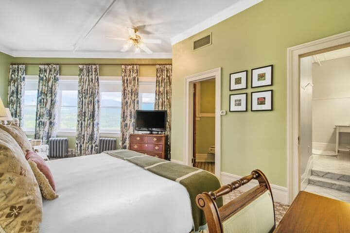 Room 15 of 396