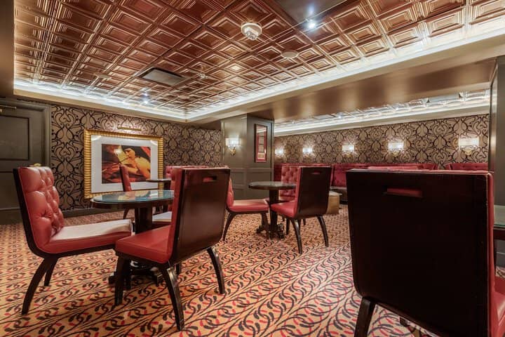 Lounge 93 of 113