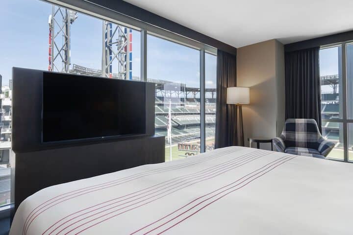 Room 28 of 90