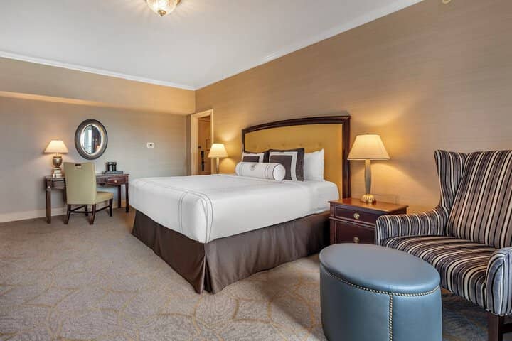 Room 40 of 143