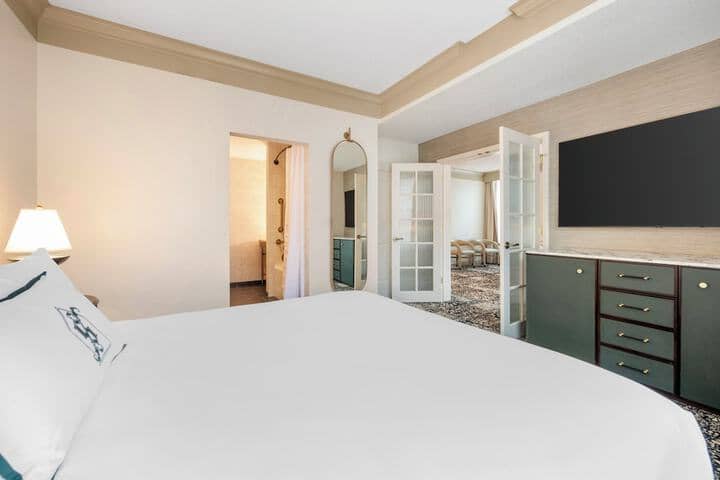 Room 42 of 98