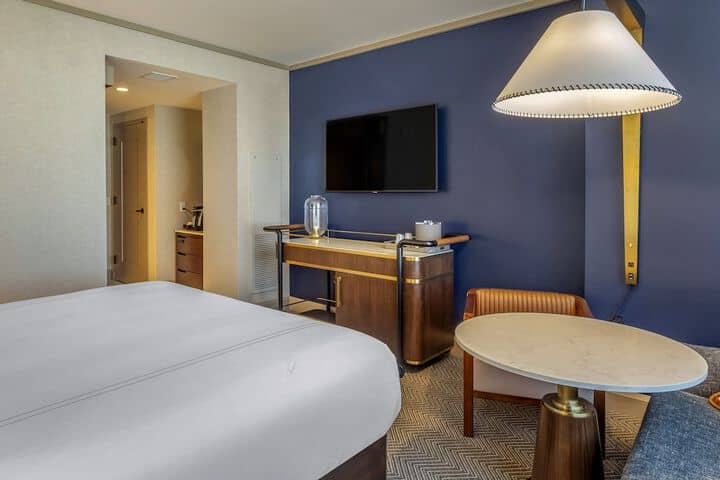 Room 10 of 70