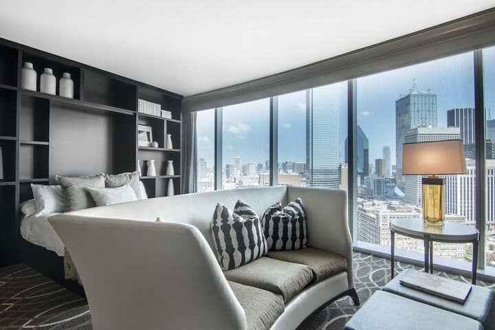 Room 26 of 161
