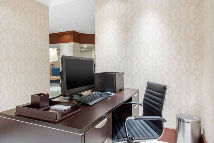 Business Center 65 of 73