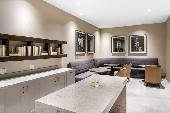 Lounge 146 of 187
