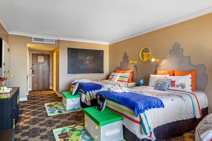 Room 40 of 187