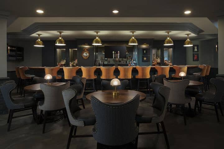 Lounge 63 of 86