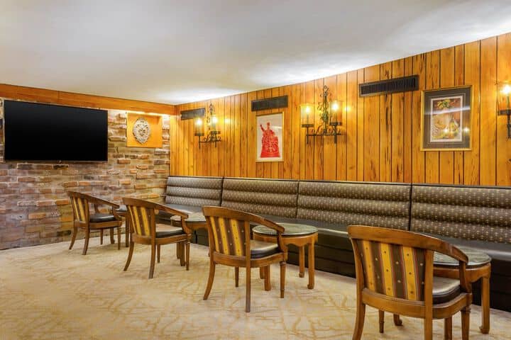 Lounge 161 of 200