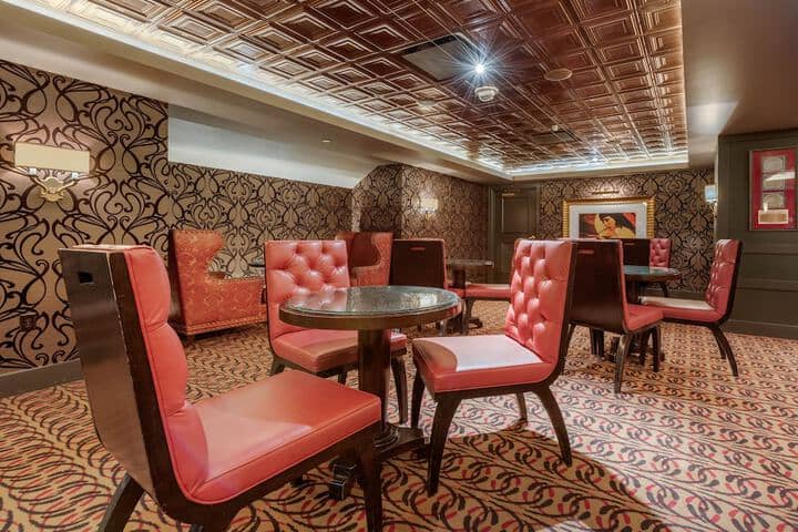 Lounge 88 of 113