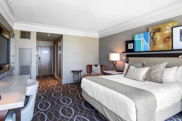 Room 33 of 161